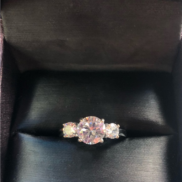 Three stone imitation diamond (Not CZ) solid .925 sterling silver ring. Size 10 - Picture 1 of 1